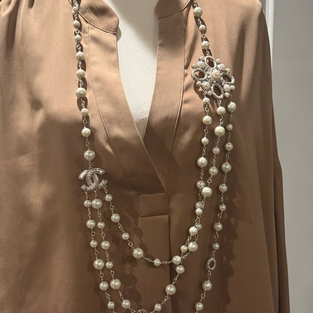 Elegant Pearl And Silver Necklace
